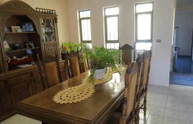 Imagem: A casa possui 3 Dormitórios, 1 Banheiro, 4 Vagas na garagem