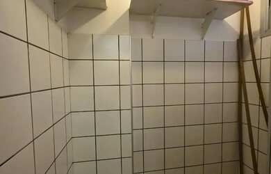 Imagem: O apartamento possui 3 Dormitórios, 1 Banheiro, 1 Vaga na garagem