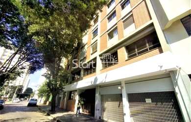 Imagem: O apartamento possui 1 Dormitório, 1 Banheiro, 1 Vaga na garagem