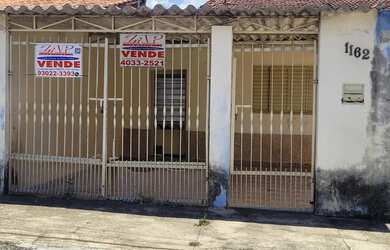 Imagem: A casa possui 2 Dormitórios, 2 Banheiros, 2 Vagas na garagem