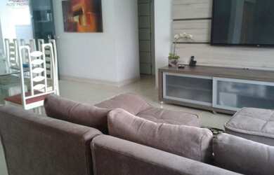 Imagem: O apartamento possui 3 Dormitórios e 2 Vagas na garagem e está