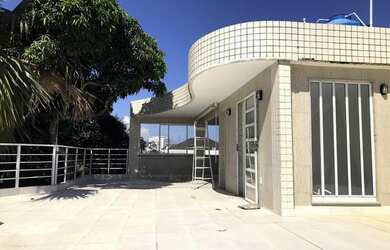 Imagem: A casa possui 3 Dormitórios, 3 Banheiros, 3 Vagas na garagem