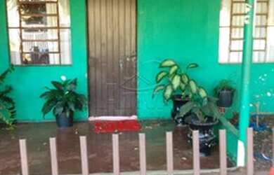 Imagem: A casa possui 2 Dormitórios, 1 Banheiro, 1 Vaga na garagem