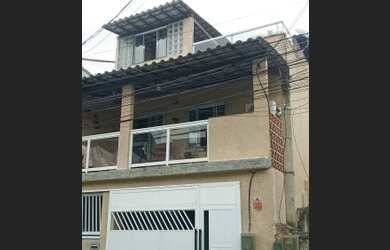 Imagem: A casa possui 3 Dormitórios, 3 Banheiros, 1 Vaga na garagem