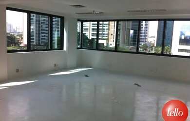 Imagem: O depósito possui 2 Vagas na garagem, 73m² de Área e está