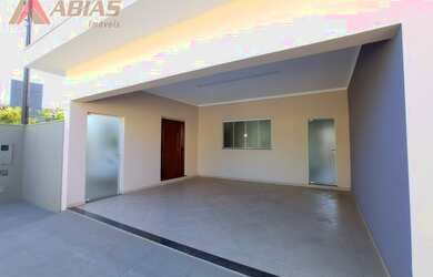 Imagem: A casa possui 3 Dormitórios, 3 Banheiros, 2 Vagas na garagem