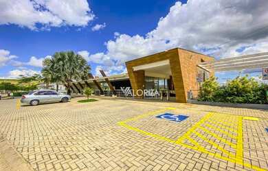 Imagem: A casa em condomínio possui 3 Dormitórios, 3 Banheiros, 4