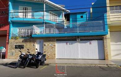 Imagem: A casa possui 5 Dormitórios, 5 Banheiros, 3 Vagas na garagem