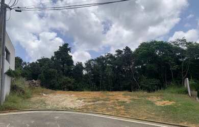 Imagem: O terreno e está localizado em Alphaville I, Salvador à venda