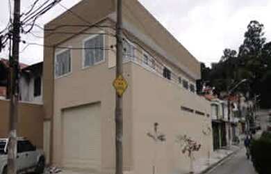 Imagem: O depósito possui 3 Vagas na garagem e 300m² de Área e está