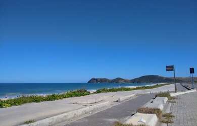 Imagem: A casa possui 2 Dormitórios, 3 Banheiros, 4 Vagas na garagem