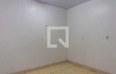 Imagem: A casa possui 2 Dormitórios, 2 Banheiros, 1 Vaga na garagem