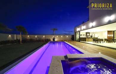 Imagem: A casa em condomínio possui 4 Dormitórios, 5 Banheiros, 5