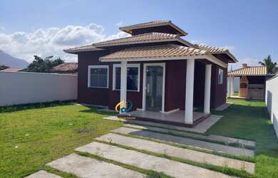 Imagem: A casa possui 3 Dormitórios, 2 Banheiros, 5 Vagas na garagem