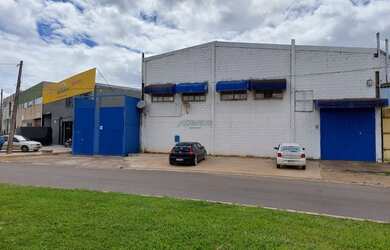 Imagem: O depósito possui 4 Vagas na garagem e 500m² de Área e está