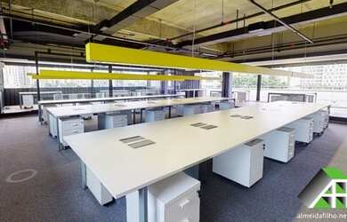 Imagem: O depósito possui 5 Vagas na garagem, 645m² de Área e está