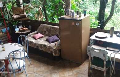 Imagem: A casa possui 3 Dormitórios, 2 Banheiros, 1 Vaga na garagem