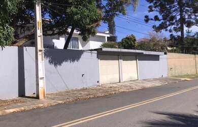 Imagem: A casa possui 3 Dormitórios, 5 Banheiros, 5 Vagas na garagem