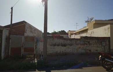 Imagem: O terreno possui 250m² de Área e está localizado em Vila