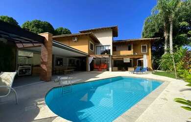 Imagem: A casa em condomínio possui 5 Dormitórios, 5 Banheiros, 4