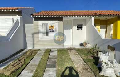 Imagem: A casa possui 2 Dormitórios, 1 Banheiro, 2 Vagas na garagem