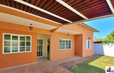 Imagem: A casa em condomínio possui 3 Dormitórios, 2 Banheiros, 2