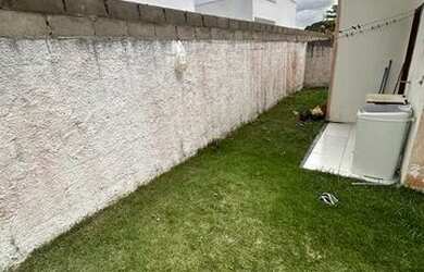 Imagem: A casa em condomínio possui 2 Dormitórios, 1 Banheiro, 2 Vagas