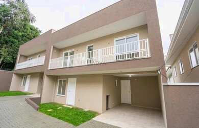 Imagem: A casa possui 3 Dormitórios, 3 Banheiros, 1 Vaga na garagem