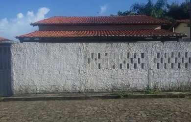 Imagem: A casa possui 2 Dormitórios, 2 Banheiros, 3 Vagas na garagem