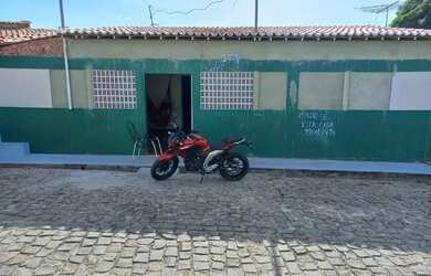 Imagem: A casa possui 3 Dormitórios, 2 Banheiros, 1 Vaga na garagem