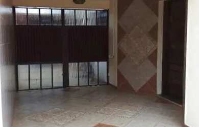 Imagem: A casa possui 5 Dormitórios, 3 Banheiros, 4 Vagas na garagem