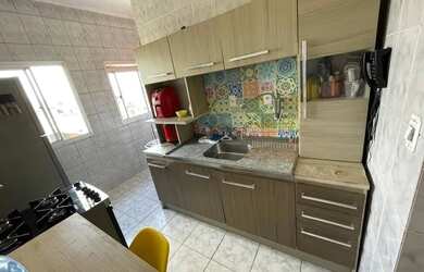 Imagem: O apartamento possui 2 Dormitórios, 1 Banheiro, 1 Vaga na garagem