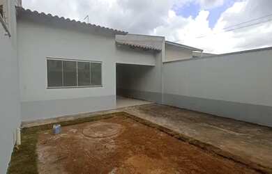 Imagem: A casa possui 2 Dormitórios, 2 Banheiros, 3 Vagas na garagem