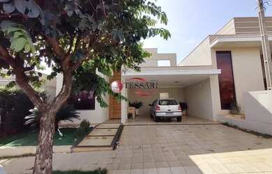 Imagem: A casa em condomínio possui 3 Dormitórios, 2 Banheiros, 2