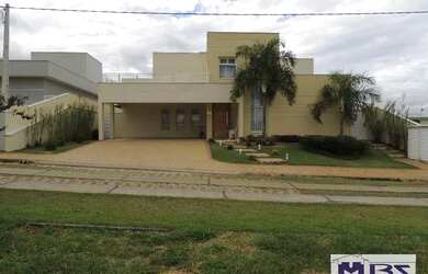 Imagem: A casa em condomínio possui 3 Dormitórios, 5 Banheiros, 4