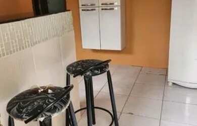 Imagem: A casa possui 1 Dormitório, 1 Banheiro e está localizado