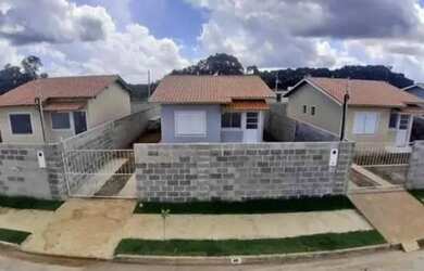 Imagem: A casa possui 2 Dormitórios, 2 Banheiros, 2 Vagas na garagem