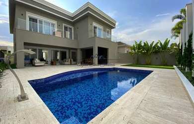 Imagem: A casa possui 4 Dormitórios, 5 Banheiros, 3 Vagas na garagem