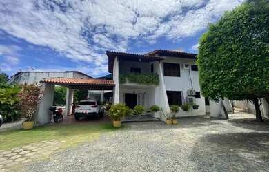 Imagem: A casa possui 4 Dormitórios, 5 Banheiros, 5 Vagas na garagem