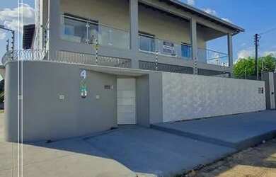 Imagem: A casa possui 4 Dormitórios, 3 Banheiros, 2 Vagas na garagem