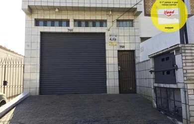 Imagem: A casa possui 2 Dormitórios, 1 Banheiro, 2 Vagas na garagem