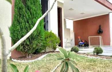 Imagem: A casa em condomínio possui 3 Dormitórios, 3 Banheiros, 2