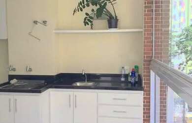 Imagem: O apartamento possui 1 Dormitório, 1 Banheiro, 1 Vaga na garagem