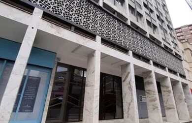 Imagem: O apartamento possui 4 Dormitórios, 1 Banheiro, 1 Vaga na garagem