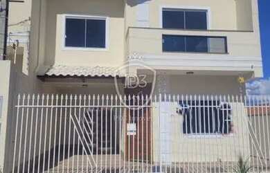 Imagem: A casa possui 3 Dormitórios, 2 Banheiros, 2 Vagas na garagem