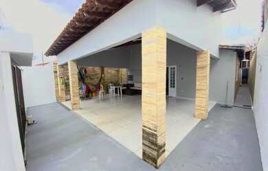 Imagem: A casa possui 3 Dormitórios, 1 Banheiro, 1 Vaga na garagem