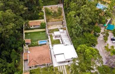 Imagem: A casa em condomínio possui 4 Dormitórios, 5 Banheiros, 4