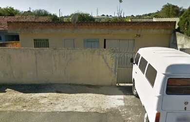 Imagem: A casa possui 3 Dormitórios, 2 Banheiros, 5 Vagas na garagem