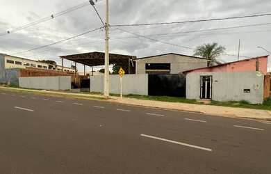 Imagem: A casa possui 1 Dormitório, 2 Banheiros, 5 Vagas na garagem