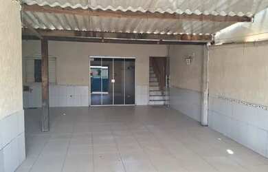 Imagem: A casa possui 2 Dormitórios, 1 Banheiro, 2 Vagas na garagem